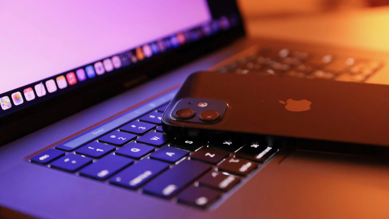 Apple ostrzega: oprogramowanie szpiegujące atakuje iPhone'y w 98 krajach