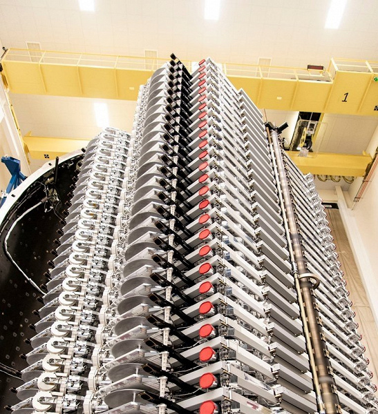 Przygotowanie Starship do wystrzelenia satelitów Starlink