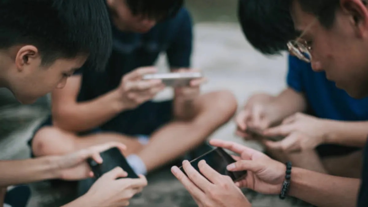 Pewna wioska w Indiach oficjalnie zabroniła dzieciom poniżej 18 roku życia korzystania ze smartfonów. Grzywny za naruszenie przepisów