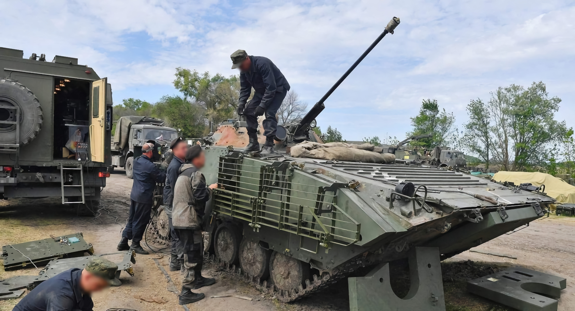 Siły Zbrojne Ukrainy zdobyły rosyjski BMP-2 z nowoczesną i rzadką ochroną 675-sb3KDZ
