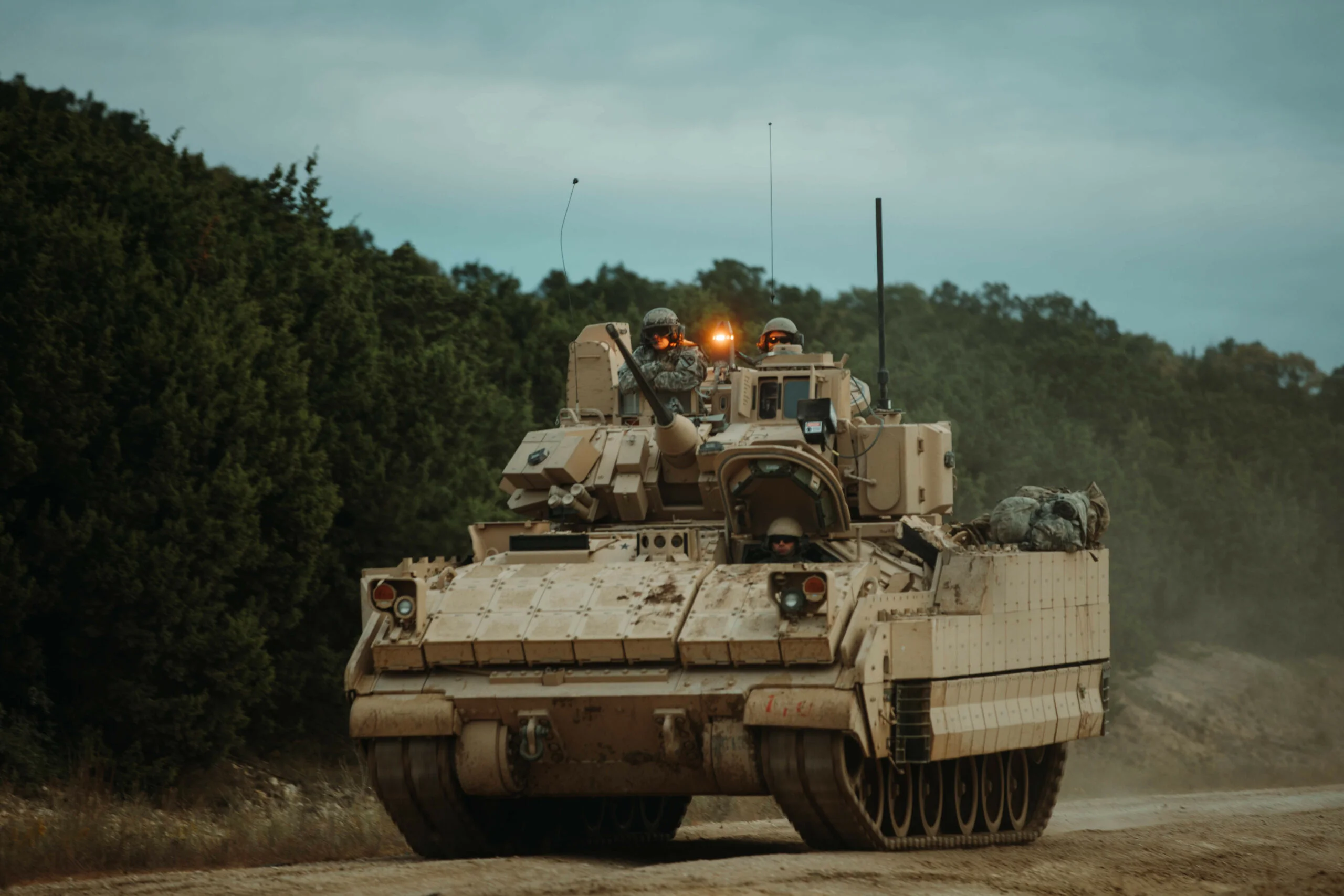 US Army przetestowała ulepszony system ochrony aktywnej Iron Fist Light Decoupled dla wozów bojowych Bradley