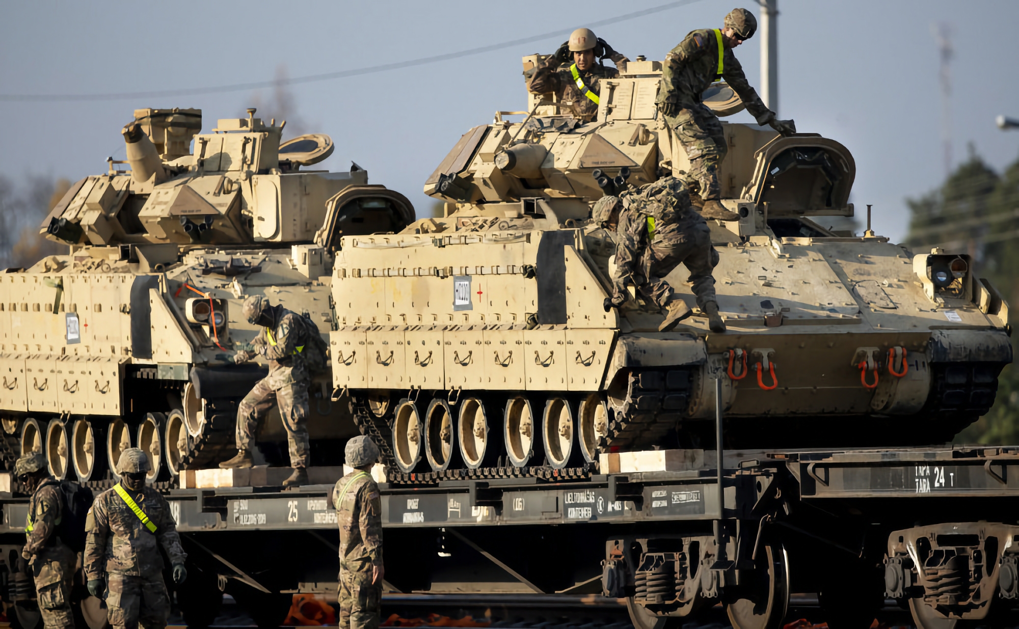 Sekretarz Generalny NATO: Sojusznicy i partnerzy dostarczają na Ukrainę ponad 1.550 pojazdów opancerzonych i 230 czołgów