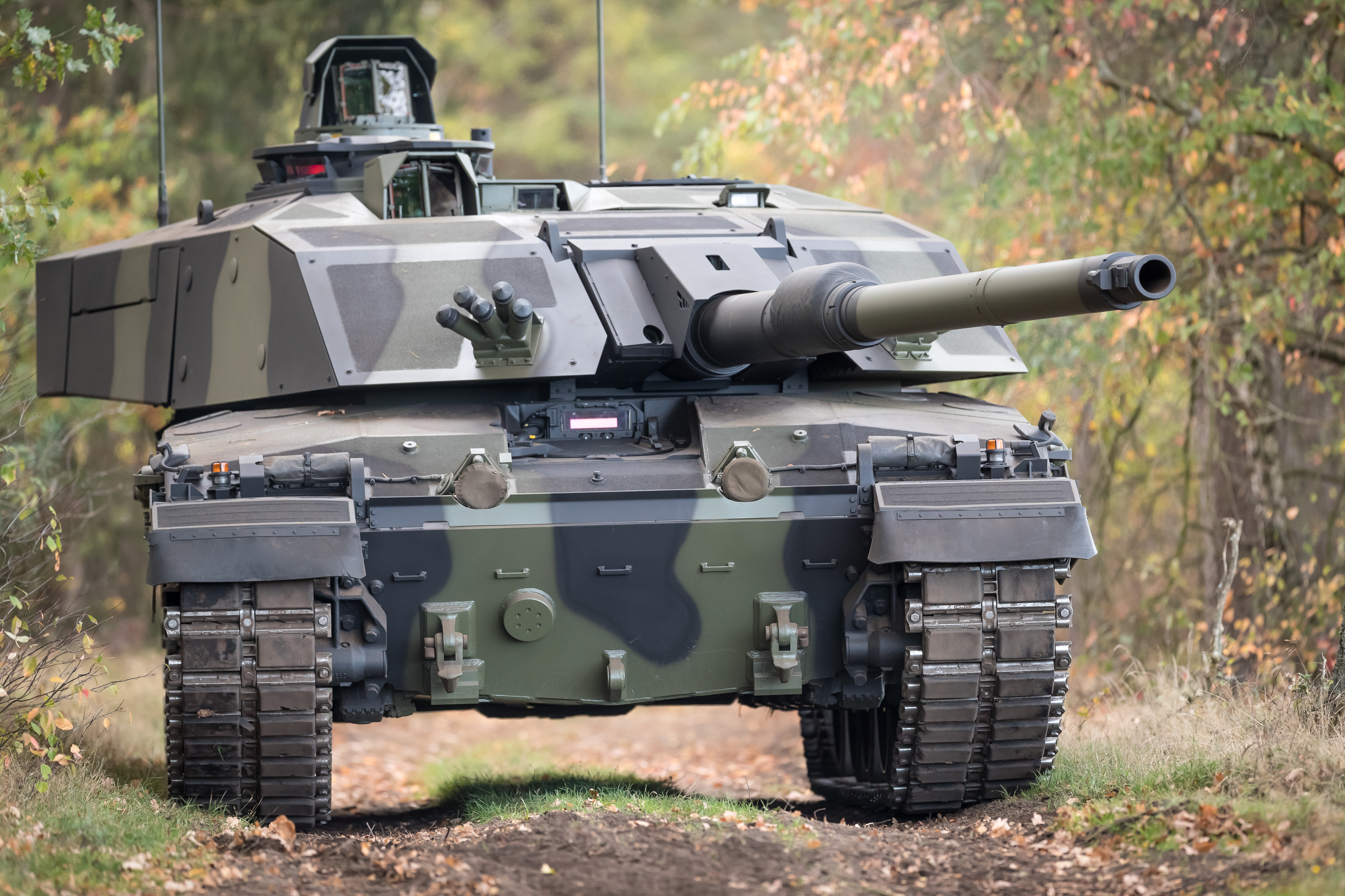 Wielka Brytania i RBSL uzgodniły ostateczną wersję głównego czołgu bojowego Challenger 3 - otrzyma on działo L55A1 120 mm, opancerzenie i ochronę aktywną Trophy