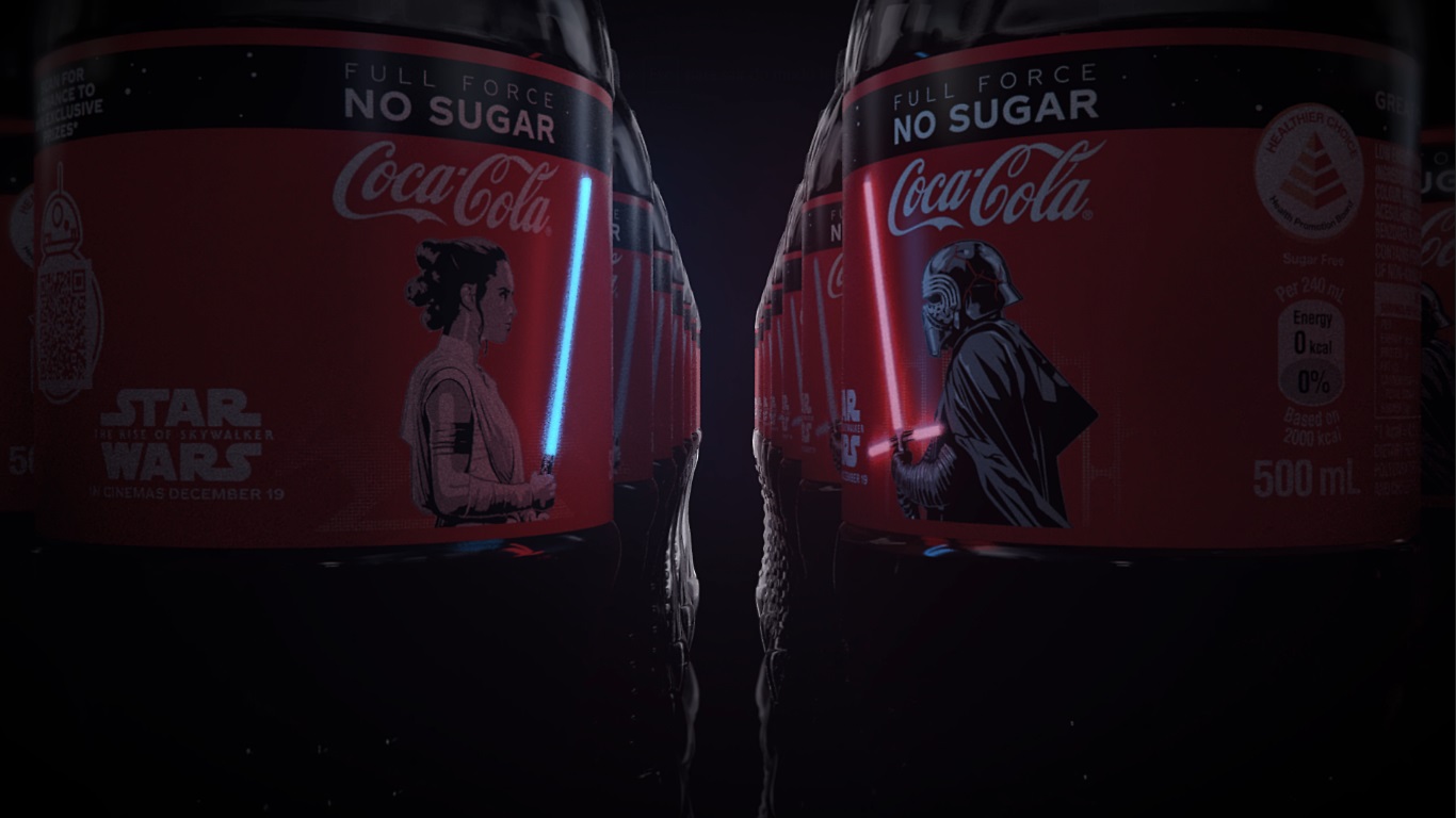 Dla fanów „Gwiezdnych wojen»: Coca-Cola wydała butelkę z małym wyświetlaczem OLED w postaci mieczy