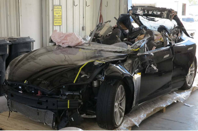 Tesla wiedziała o słabości Autopilota, która doprowadziła do śmierci kierowcy, ale jej nie naprawiła - twórcy Autopilota