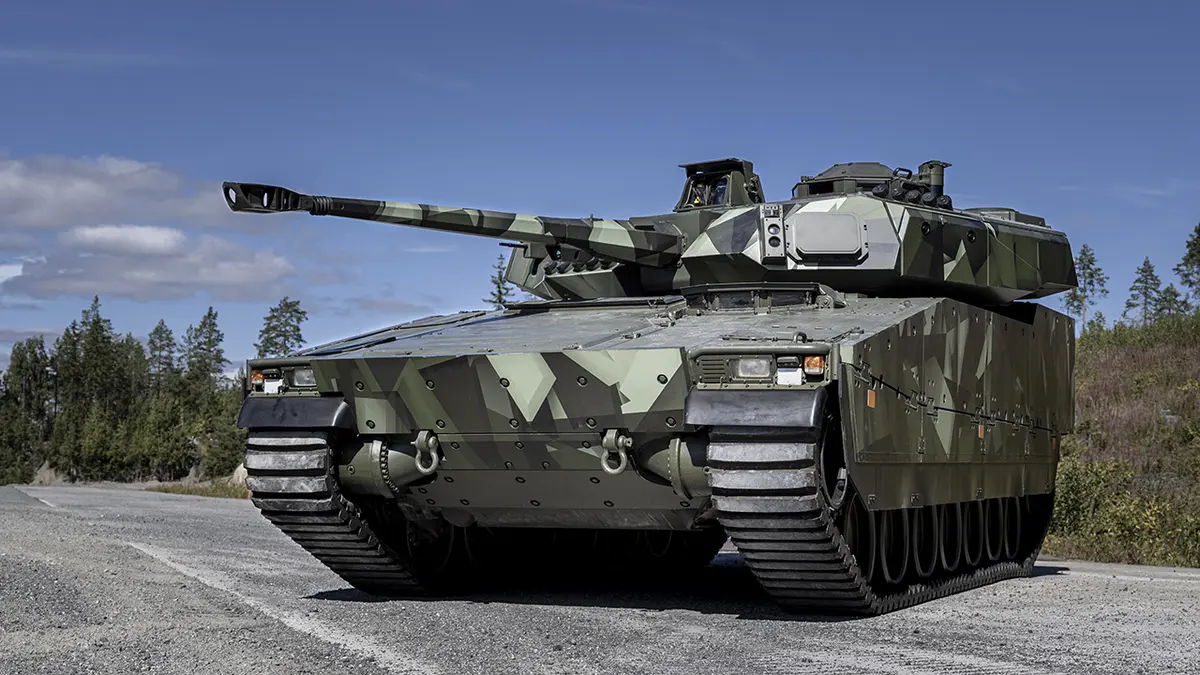 Obiecane szwedzko-holenderskie bojowe wozy piechoty CV90 dotrą na Ukrainę nie wcześniej niż w 2026 roku. 