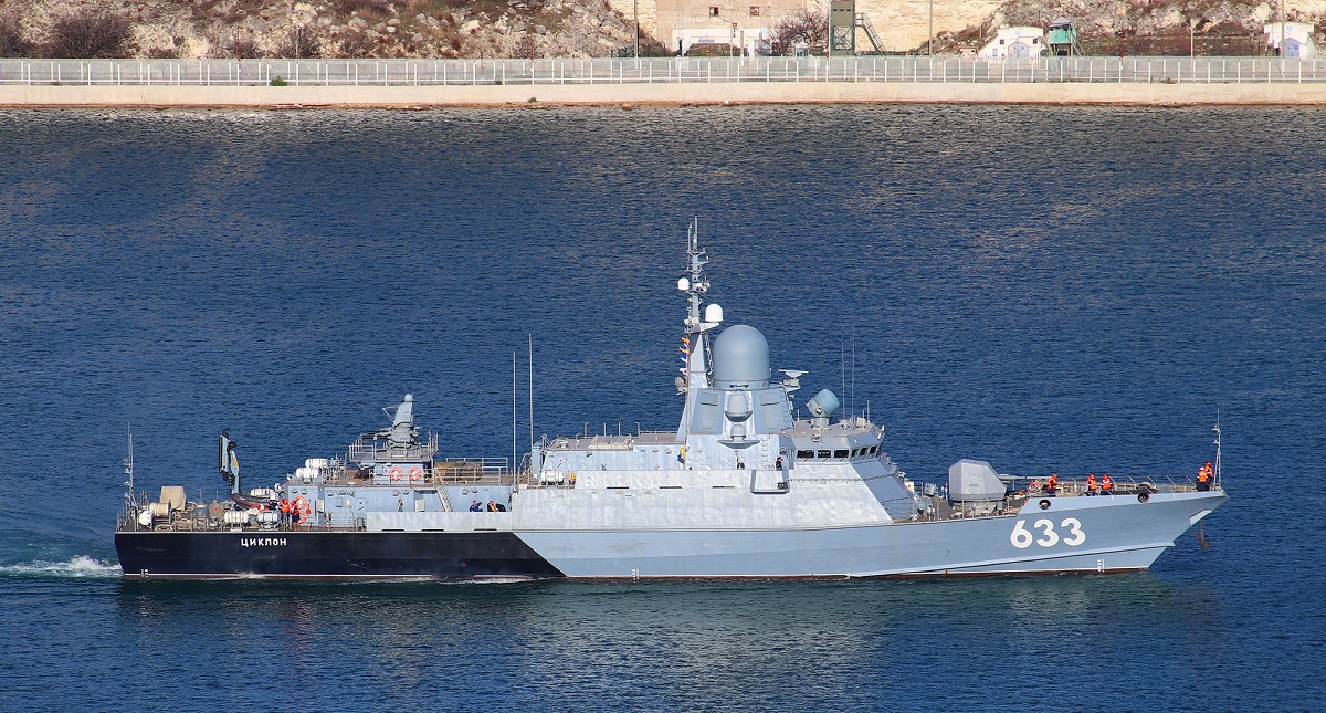 Najnowszy rosyjski okręt Cyclone z rakietami przeciwokrętowymi Onyx i pociskami manewrującymi Kalibr po raz pierwszy wszedł do służby bojowej na Morzu Czarnym.