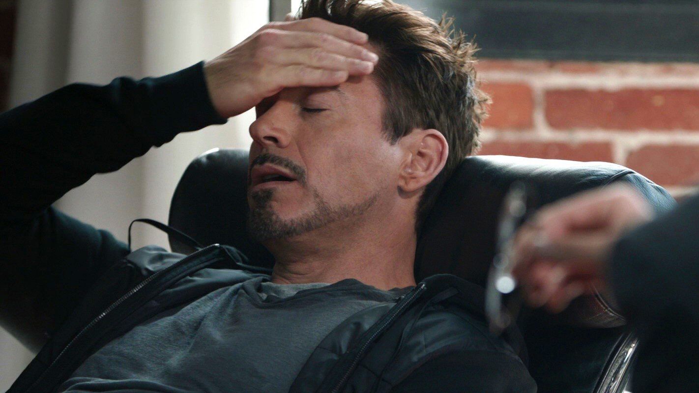 „Iron Man” Robert Downey Jr. reklamuje OnePlus 7 za pomocą Huawei P30 Pro