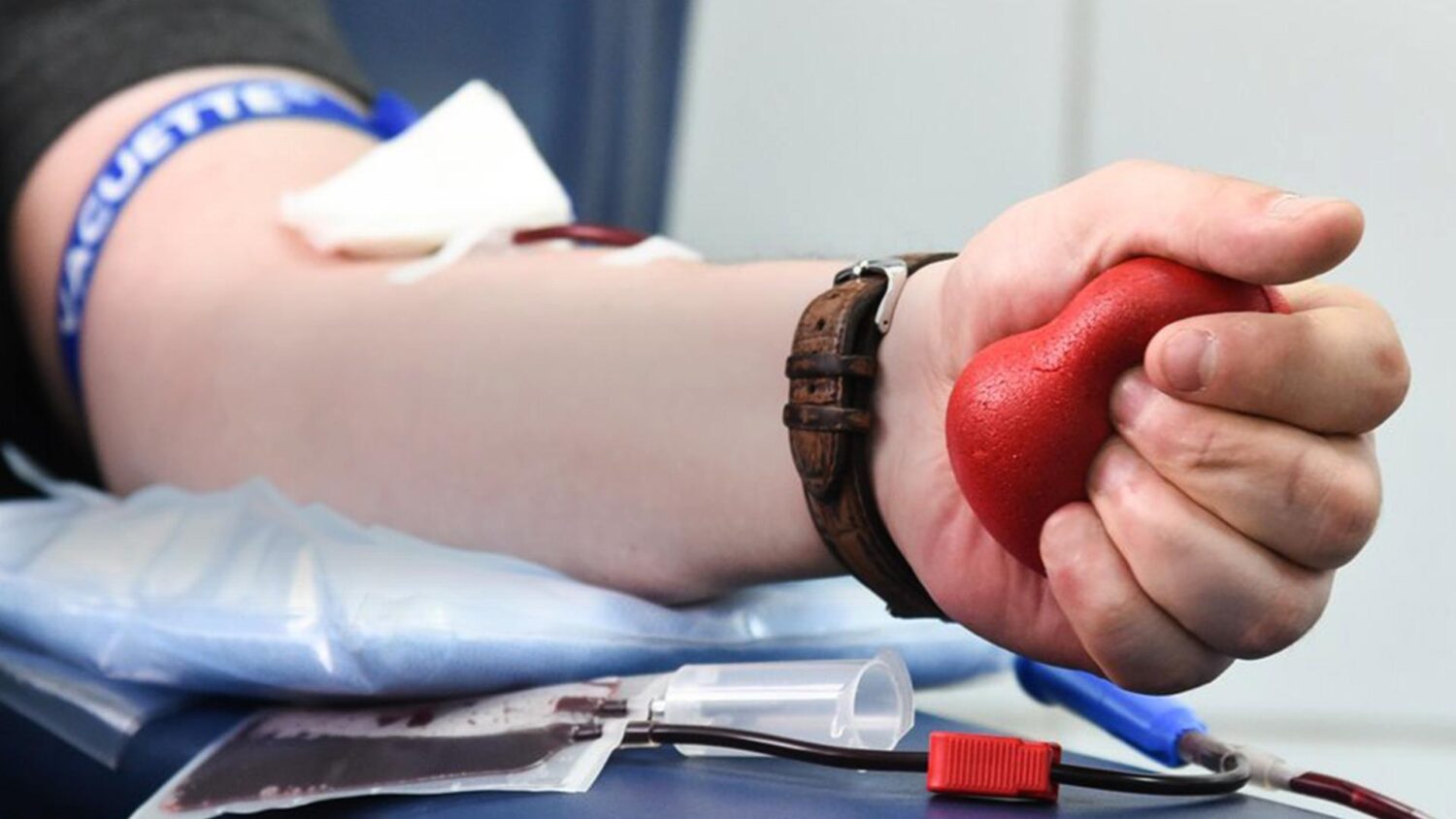 Naukowcy znaleźli sposób na stworzenie uniwersalnego dawcy krwi