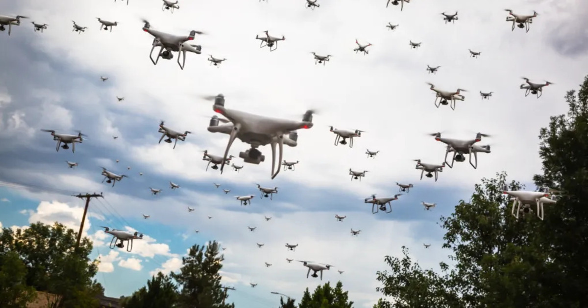 Dania opracowała drona, który ładuje się z linii energetycznych (wideo)