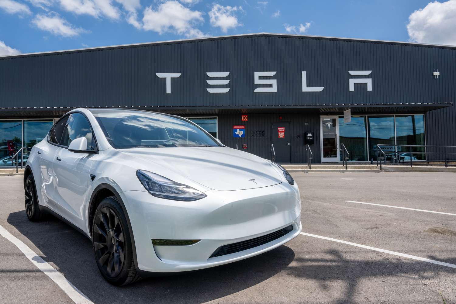Tesla wycofuje 125 000 pojazdów z powodu problemów z pasami bezpieczeństwa