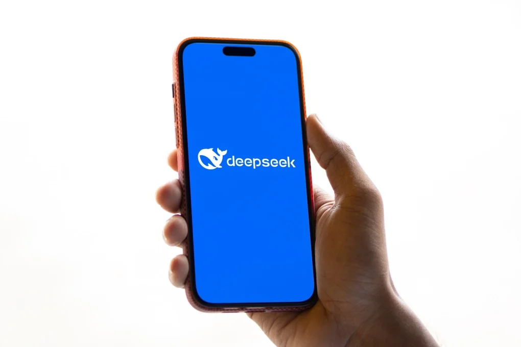 Szum wokół DeepSeek: chińskie akcje rosną w górę z powodu bezpodstawnych plotek