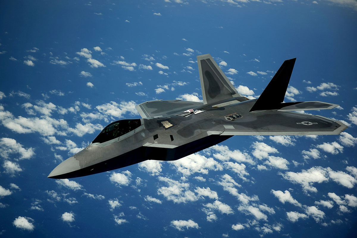 USA wysyła myśliwce F-22 Raptor z bazy lotniczej Pearl Harbour Hickam na ćwiczenia w Australii