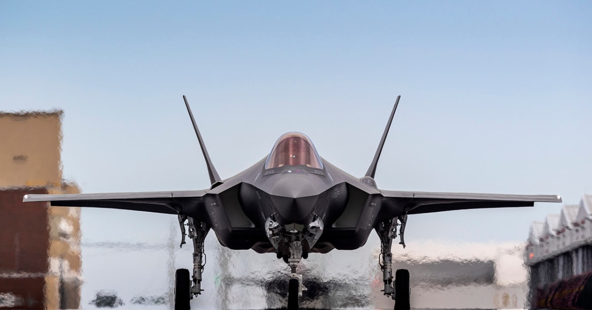 Lockheed Martin chce w tym roku podpisać kontrakt na produkcję setek nowych myśliwców piątej generacji F-35 Lightning II