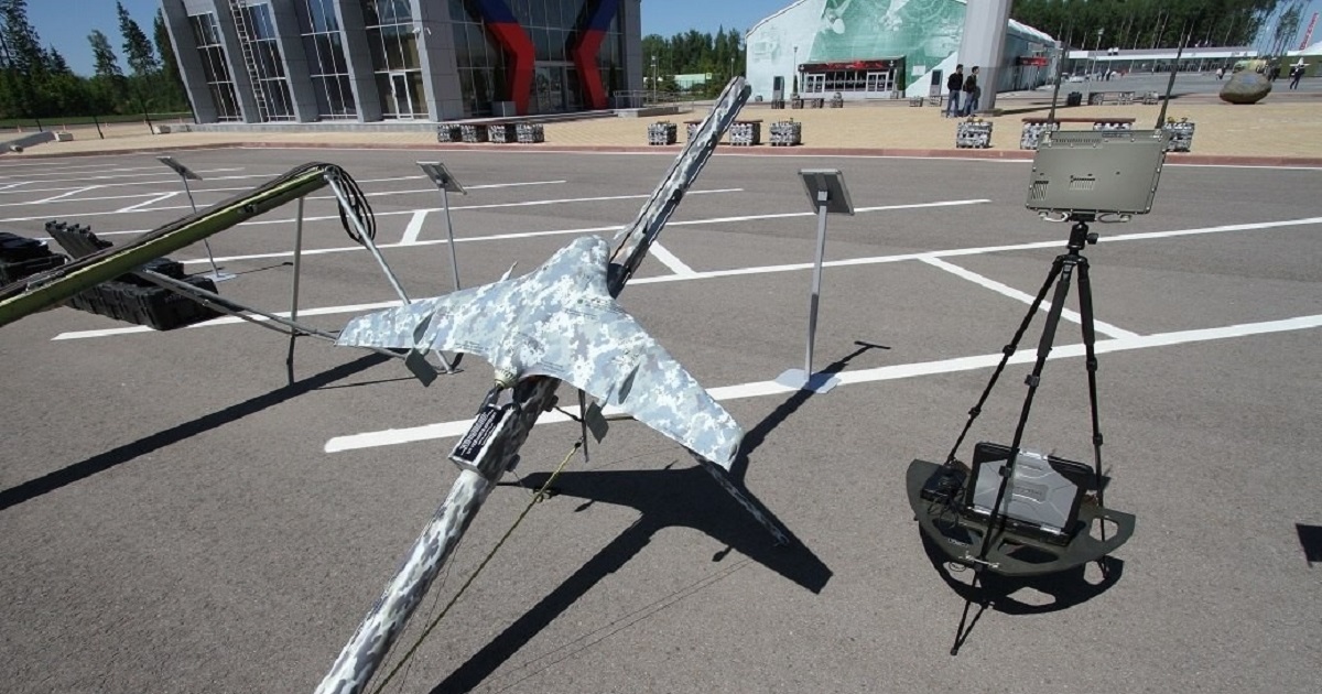 Siły zbrojne Ukrainy zestrzeliły rosyjskiego drona Eleron-3SV o wartości 150 000 euro - dron ma konstrukcję latającego skrzydła i może osiągnąć prędkość do 130 km/h