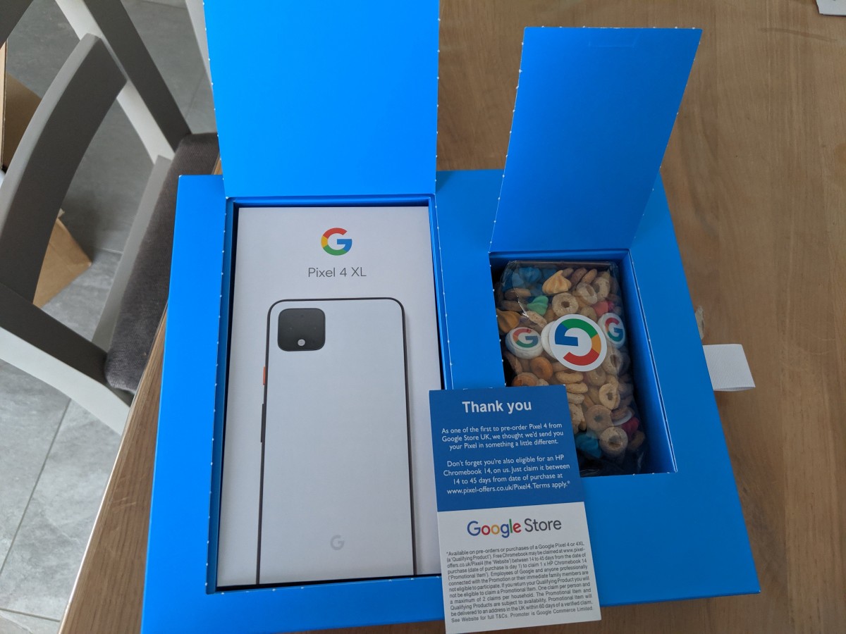 Google wysyła klientom zupełnie nowy Pixel 4 w pudełkach z płatkami i pizzą