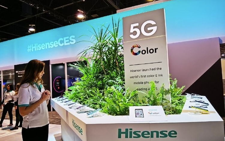 Na targach CES 2020 przedstawiony pierwszy smartfon z kolorowym wyświetlaczem E Ink