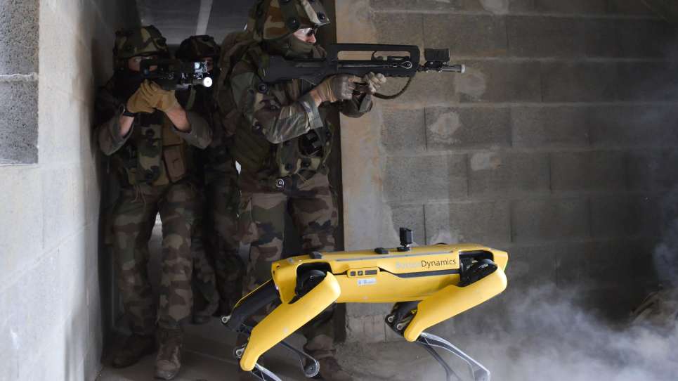 Francuska armia testuje psa-robota Boston Dynamics na polu walki