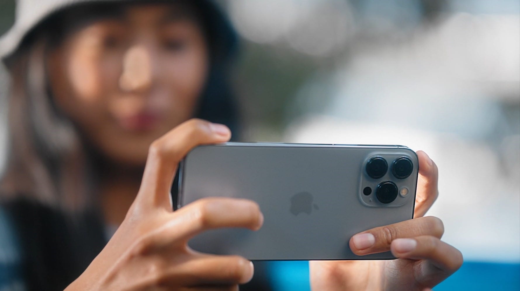 Nie błąd, a funkcja: Apple obiecuje naprawić tryb makro na iPhone 13 Pro smartfony