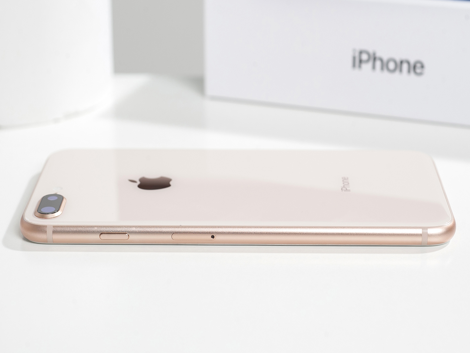 Apple ostrzega przed poważnymi lukami w zabezpieczeniach iPhone'a, iPada i Maca