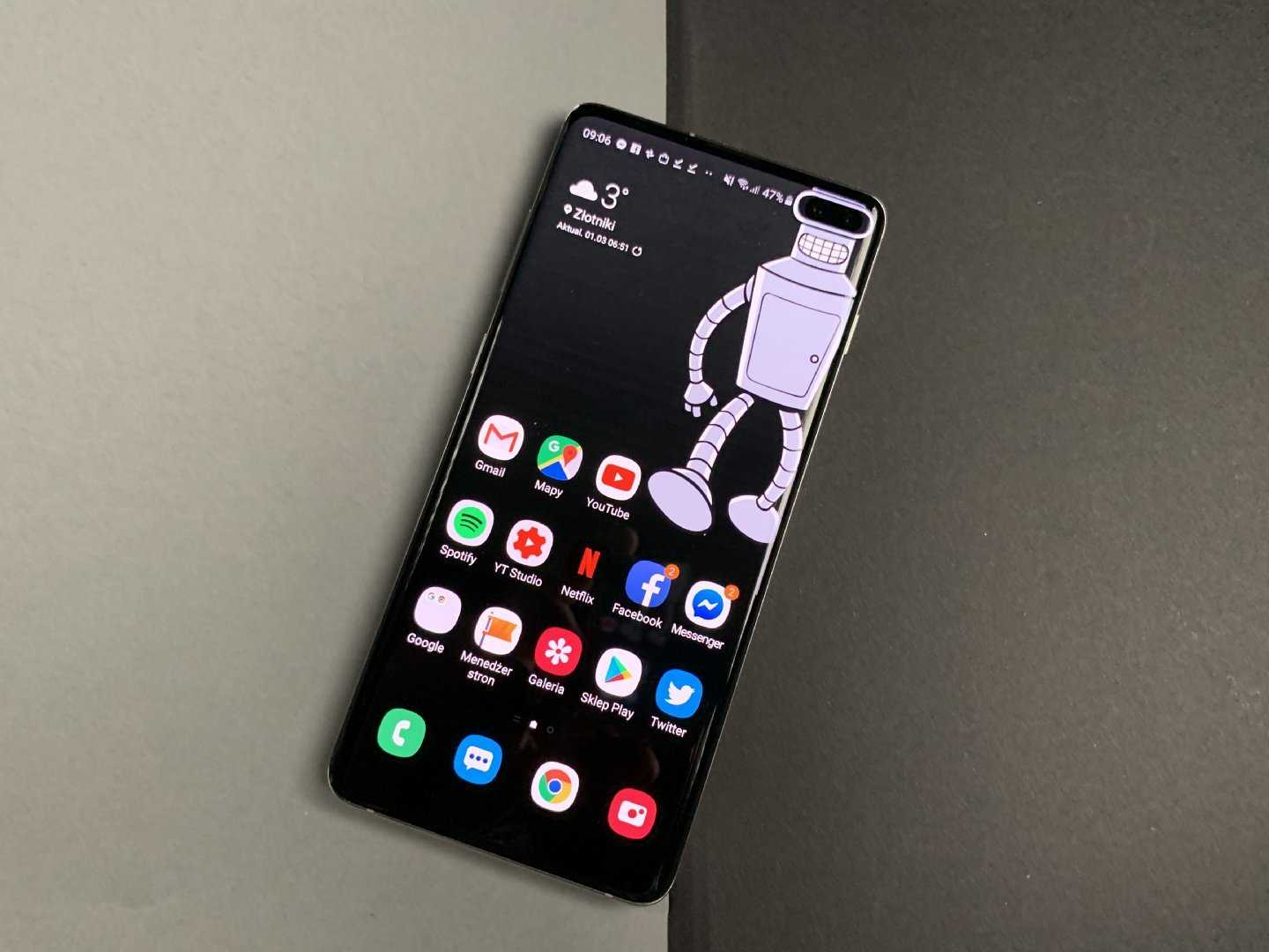 Samsung dodał tapety, maskujące wycięcie w smartfonach Galaxy S10. Ale są one opłacane