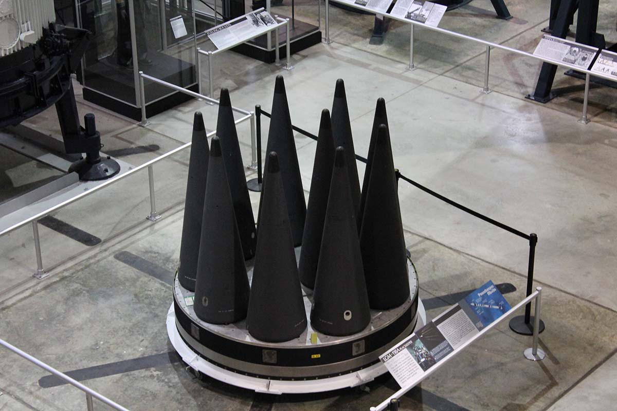 USA chcą głowic nowej generacji i modernizacji Mk21, aby zamontować ładunki termonuklearne na ICBM Sentinel LGM-35A.