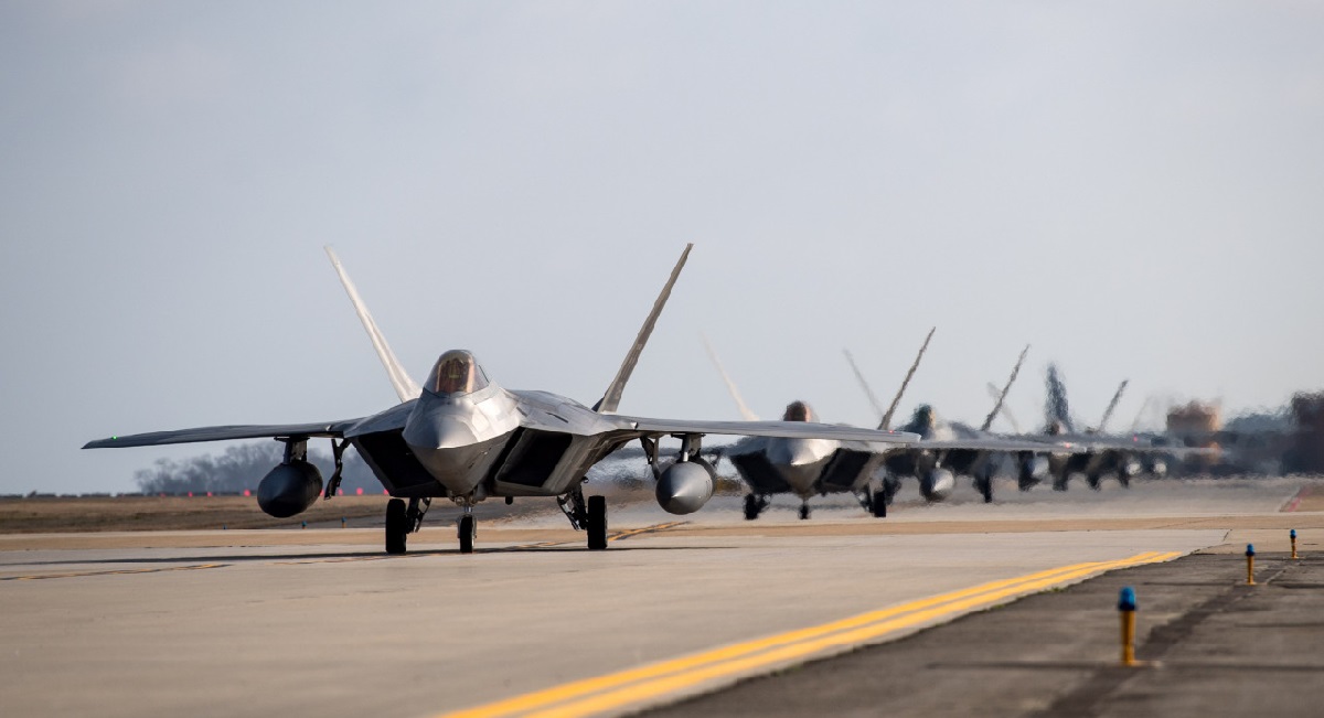 Lockheed Martin zmodernizował ponad 80 myśliwców piątej generacji F-22 Raptor i planuje ulepszyć 20 kolejnych samolotów w 2023 roku.