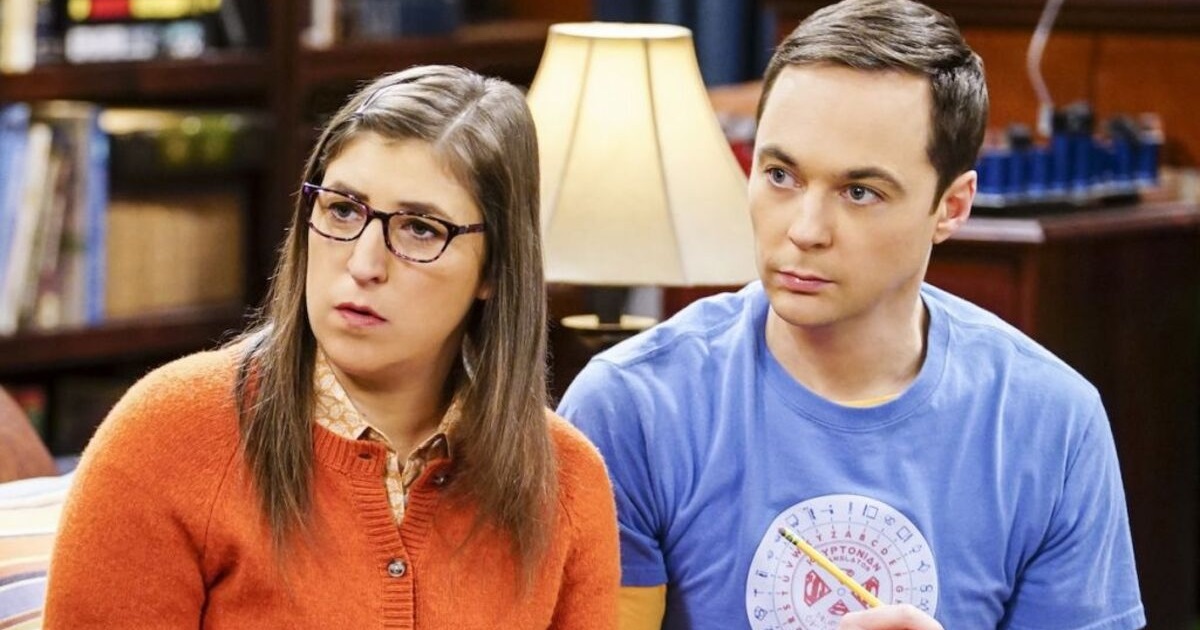 Finał "Młodego Sheldona" zapowiada ponowne spotkanie z "Teorią wielkiego podrywu": Jim Parsons i Mayhem Bialik powrócą do swoich ról w ostatnim odcinku