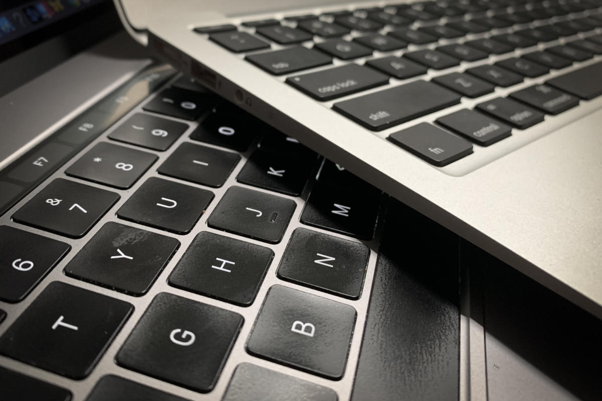 W Nowym MacBook Pro i nadal "zapadają" klawisze: Apple przeprosił użytkowników