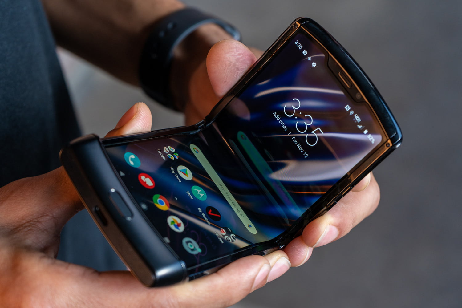 Motorola oświadcza, że ​​elastyczny wyświetlacz RAZR jest trwały i nie pęknie jak w Samsung Galaxy Fold