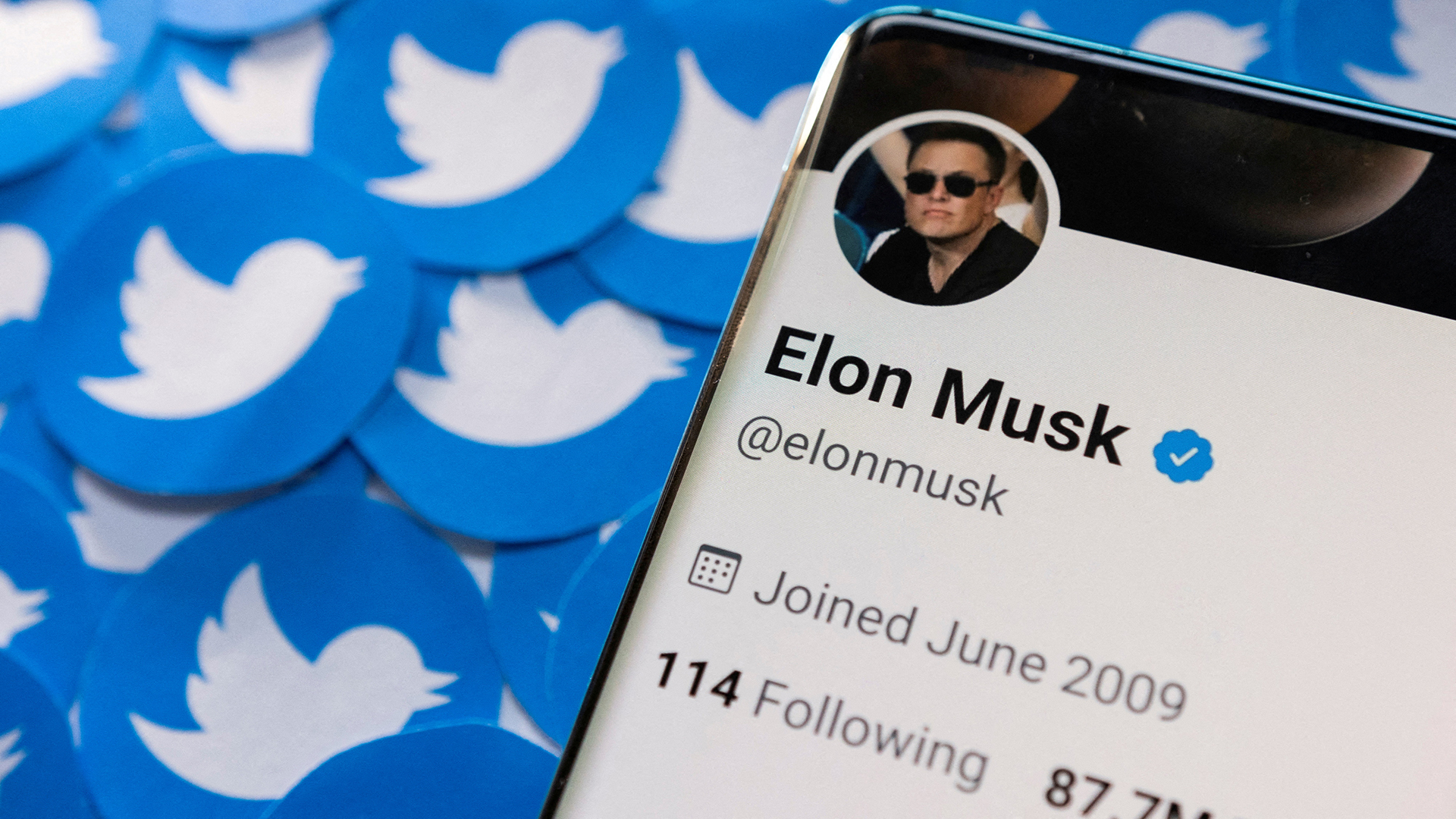 Elon Musk odkłada wprowadzenie abonamentu Twitter Blue za 8 dolarów, aby nie płacić prowizji Apple