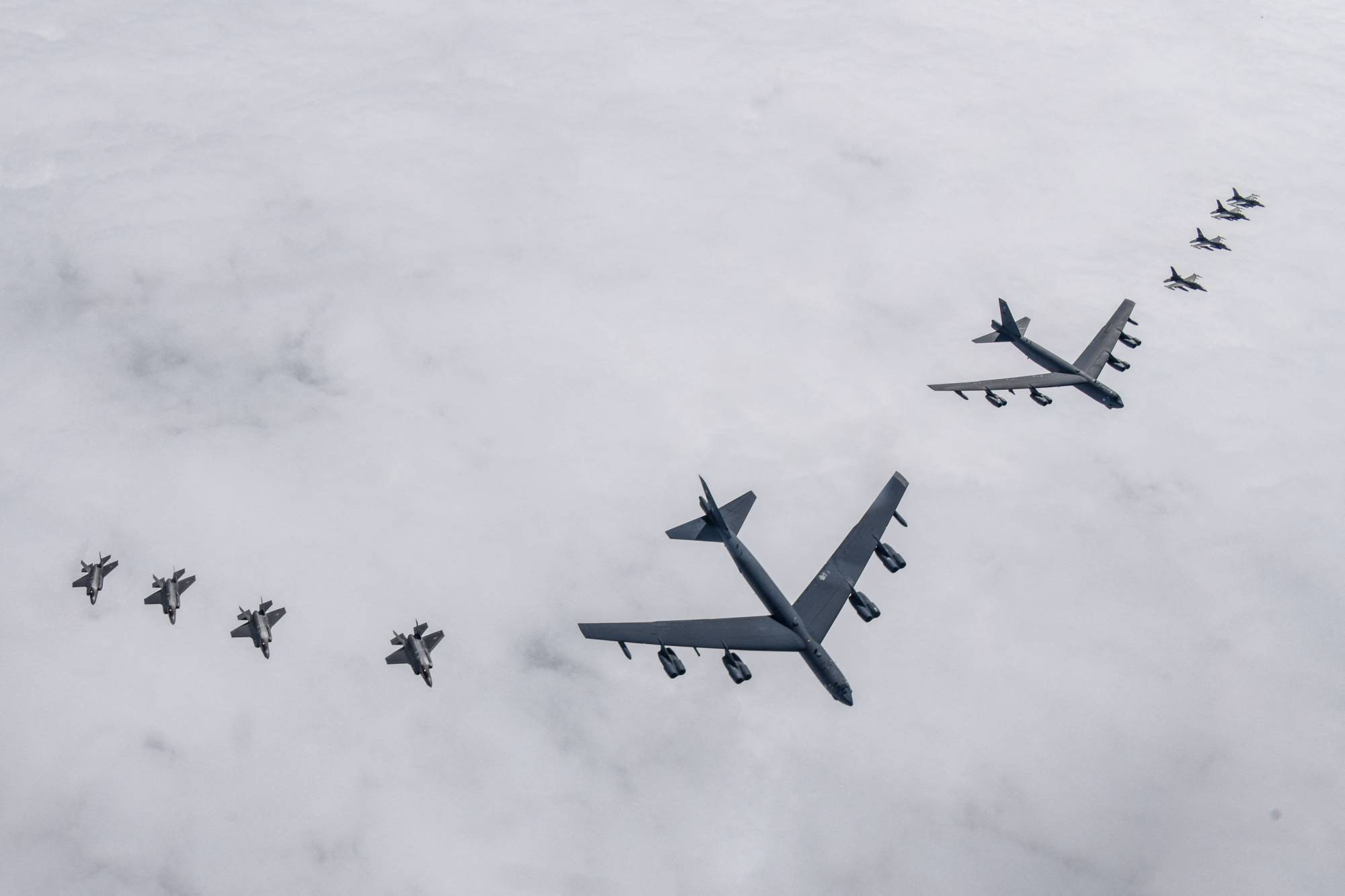 USA wysyłają na Półwysep Koreański bombowce atomowe B-52H po wystrzeleniu przez Koreę Północną ICBM Hwasong-18