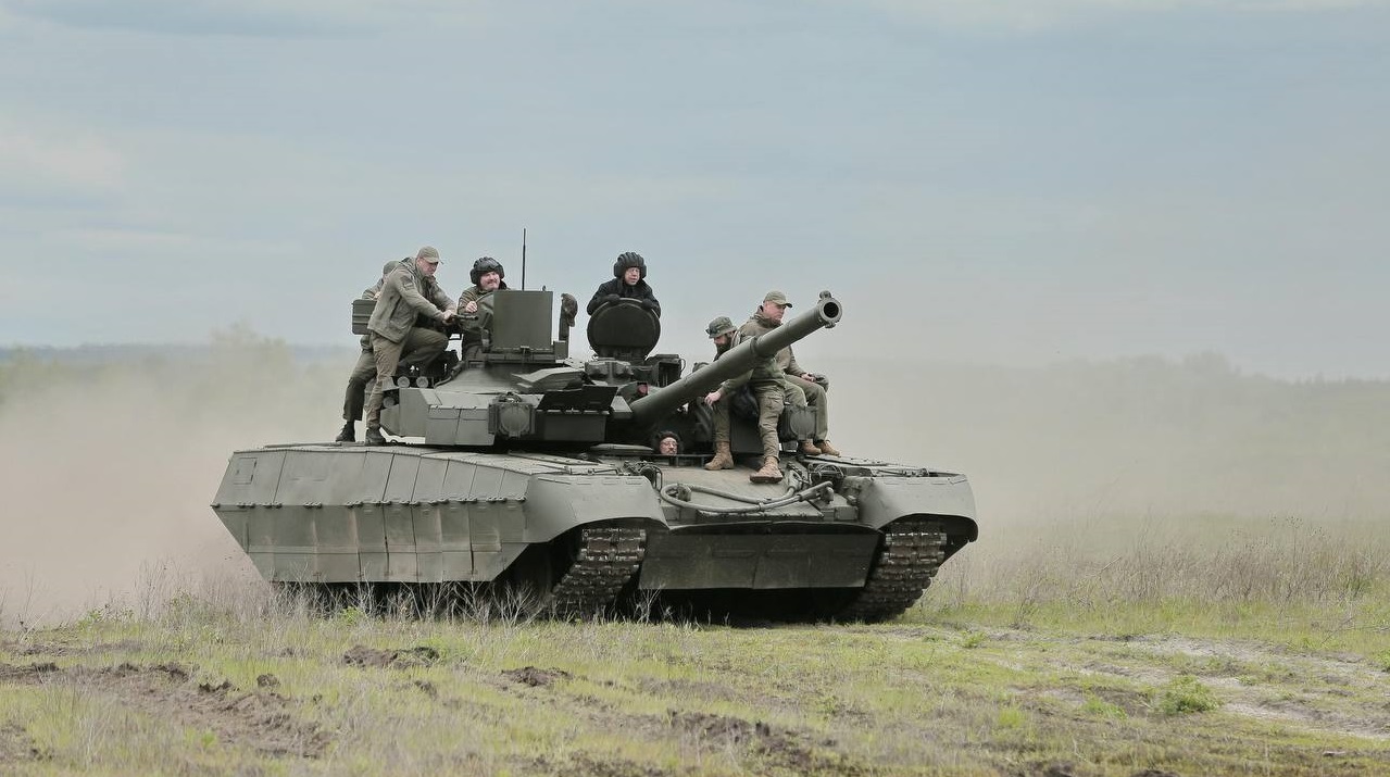 Najnowszy ukraiński czołg BM Oplot ujawniony na rzadkich zdjęciach podczas testów