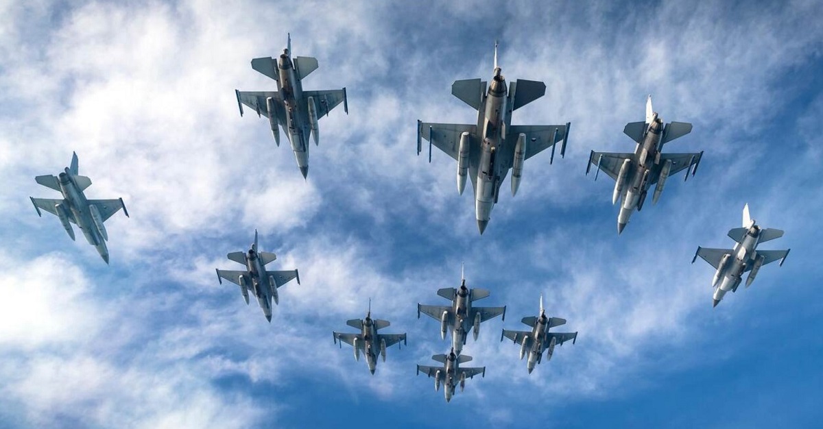 Ukraina otrzyma 42 amerykańskie myśliwce czwartej generacji F-16 Fighting Falcon po szkoleniu pilotów
