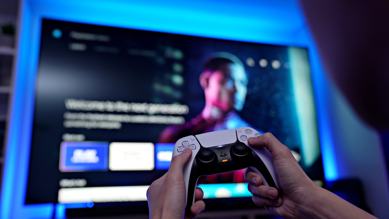 Według przecieków, gracze PlayStation 5 spędzają więcej czasu na projektach dla jednego gracza niż tych wieloosobowych