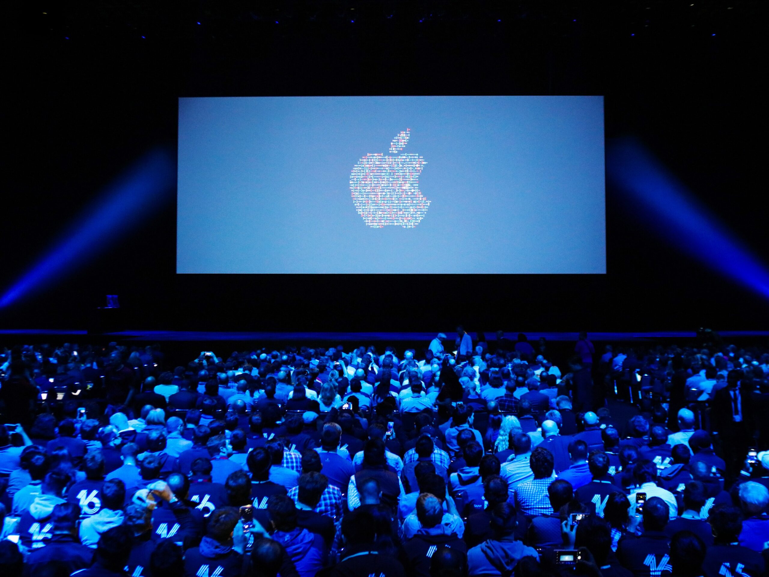 Bloomberg: Apple zorganizuje prezentację 8 marca, która wprowadzi nowy iPhone SE i iPad Air