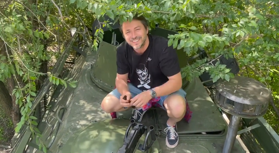 Prytula pokazała zdobyty samochód pancerny: został znokautowany, a następnie naprawiony, zmodernizowany, dodany uzbrojenie i przekazany Siłom Zbrojnym Ukrainy (wideo)