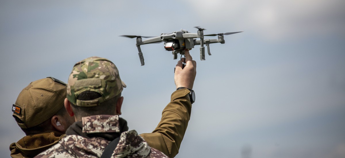 Zainspirowana doświadczeniami Ukrainy, armia amerykańska chce dronów w ukraińskim stylu ze sprzętem do zrzutu amunicji