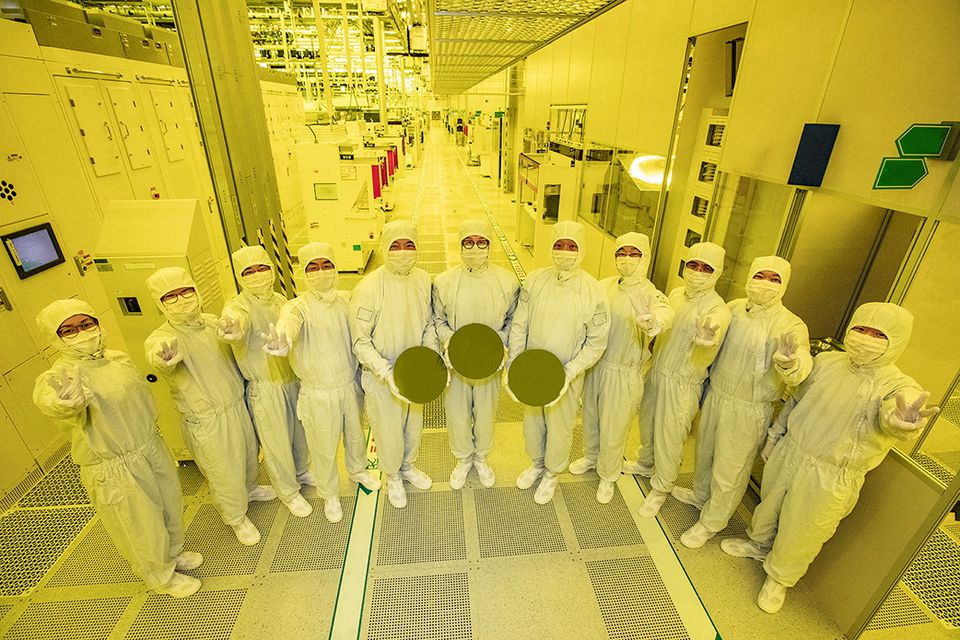 Samsung jako pierwszy rozpoczyna produkcję 3-nanometrowych chipów