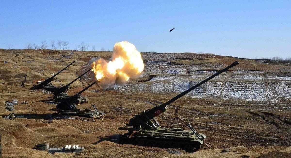 Koreańskie samobieżne systemy artyleryjskie dalekiego zasięgu M1989 Koksan zauważone w Rosji