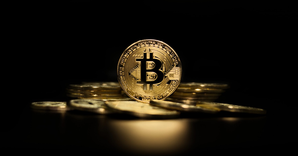 Liczba portfeli Bitcoin z saldem 1 mln USD lub większym spadła pięciokrotnie w ciągu roku
