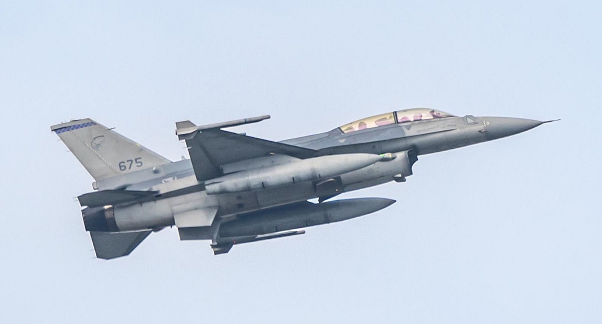 Singapurskie Siły Powietrzne publicznie potwierdziły, że ich zmodernizowane myśliwce F-16 Fighting Falcon są uzbrojone w pociski rakietowe czwartej generacji Python 5 o zasięgu 20 km