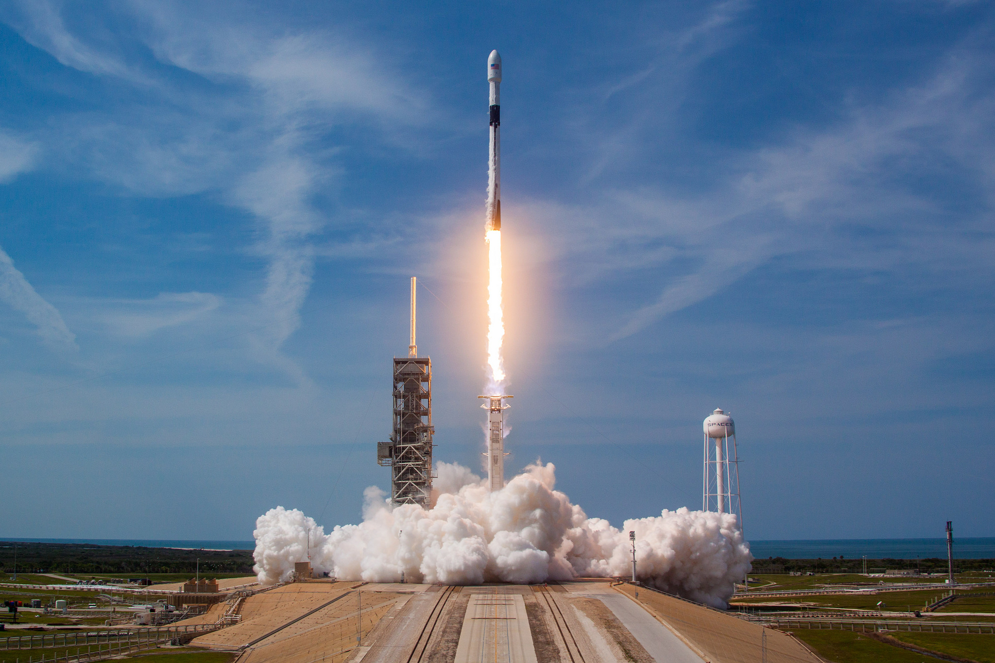 Rakieta Falcon 9 firmy SpaceX wyśle 3 stycznia w kosmos rekordową liczbę satelitów