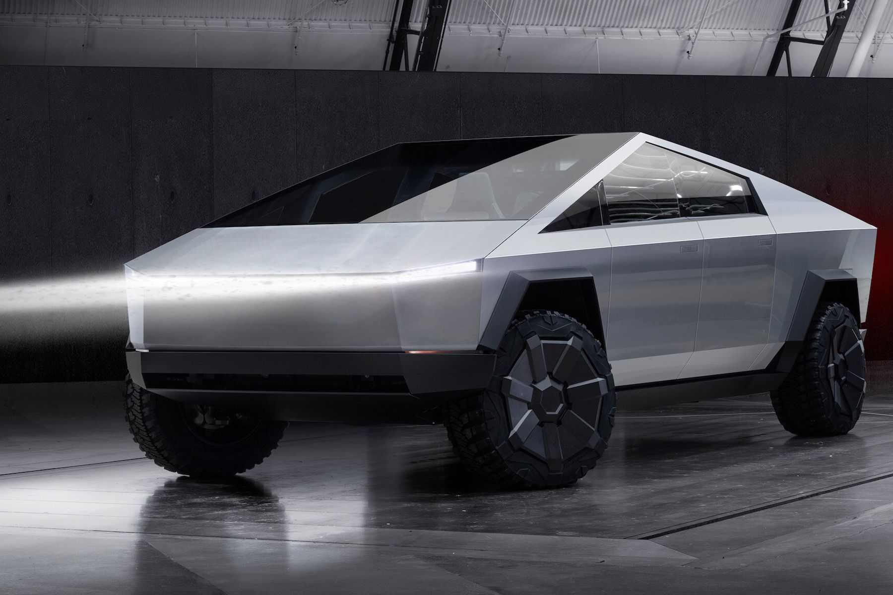 Przez kilka dni Elon Musk zebrał prawie 150 tysięcy zamówień na futurystyczny samochód Tesla Cybertruck
