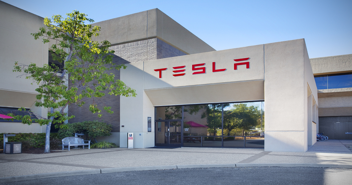 Tesla zwolni 14 tys. pracowników w obliczu spadających akcji 
