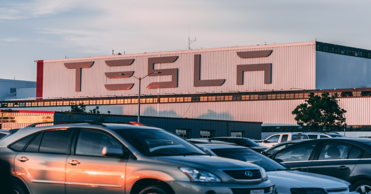 Tesla po raz kolejny obniżyła ceny samochodów elektrycznych w obliczu utraty udziału w rynku