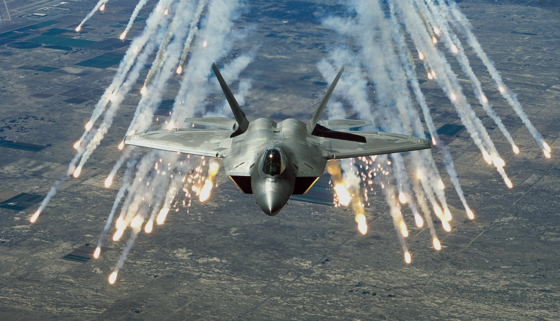 Kongres USA nie pozwolił Pentagonowi na wycofanie na emeryturę 33 najstarszych myśliwców piątej generacji F-22 Raptor