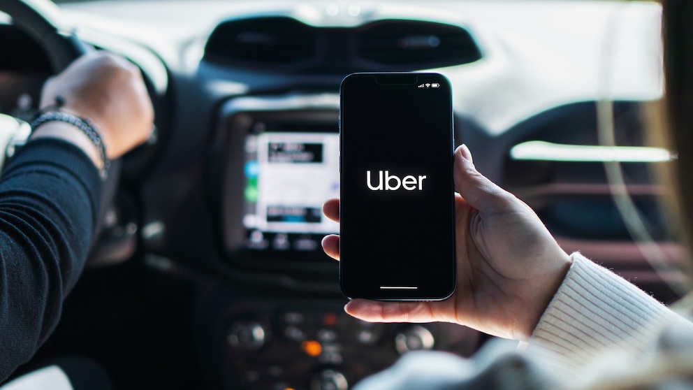 Uber: Przegląd technologii i innowacji w aplikacji mobilnej