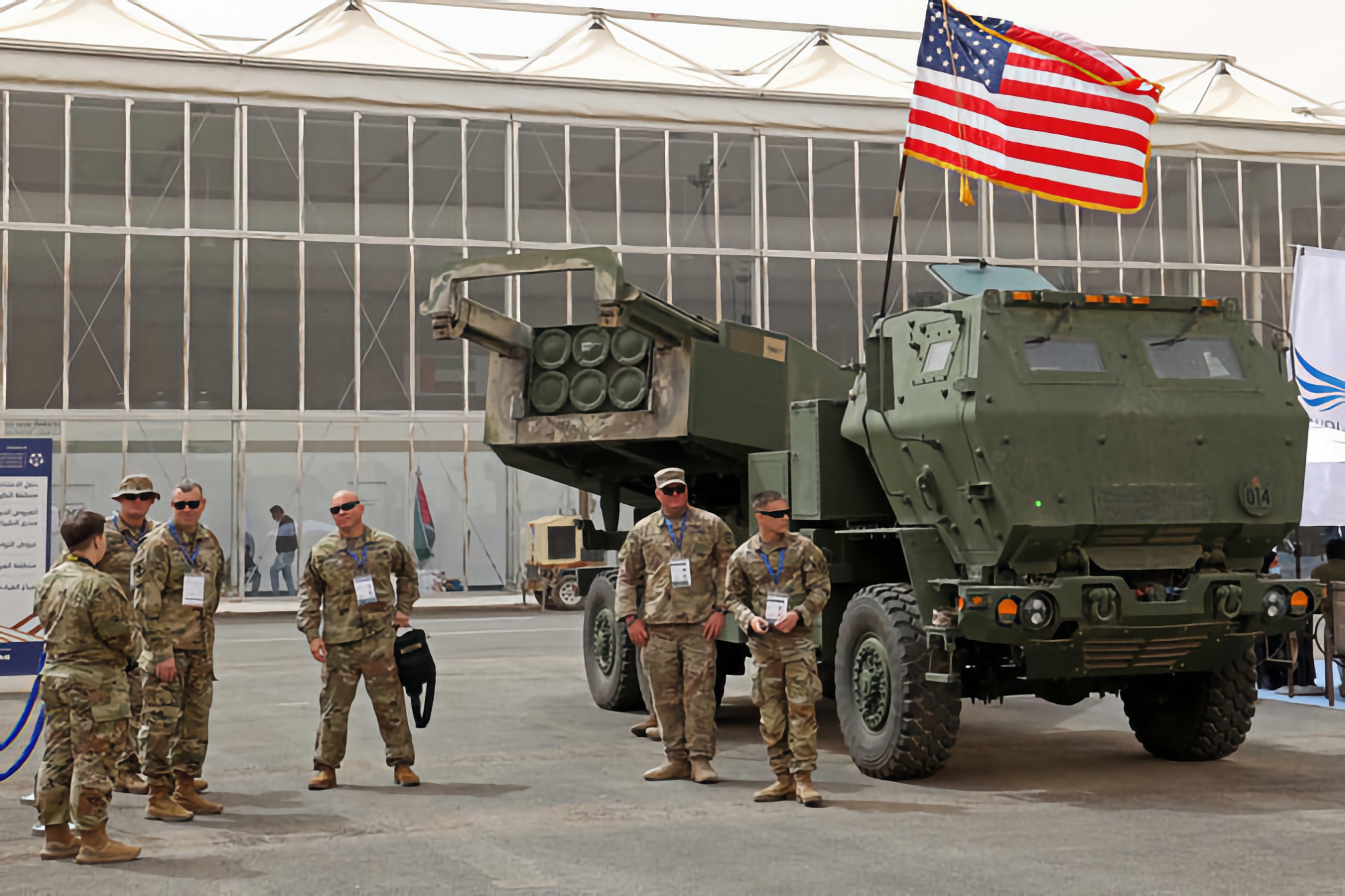 Stany Zjednoczone przygotowują nowy pakiet pomocy wojskowej dla Ukrainy, który obejmie systemy przeciwpancerne Javelin, a także pociski Patriot i HIMARS