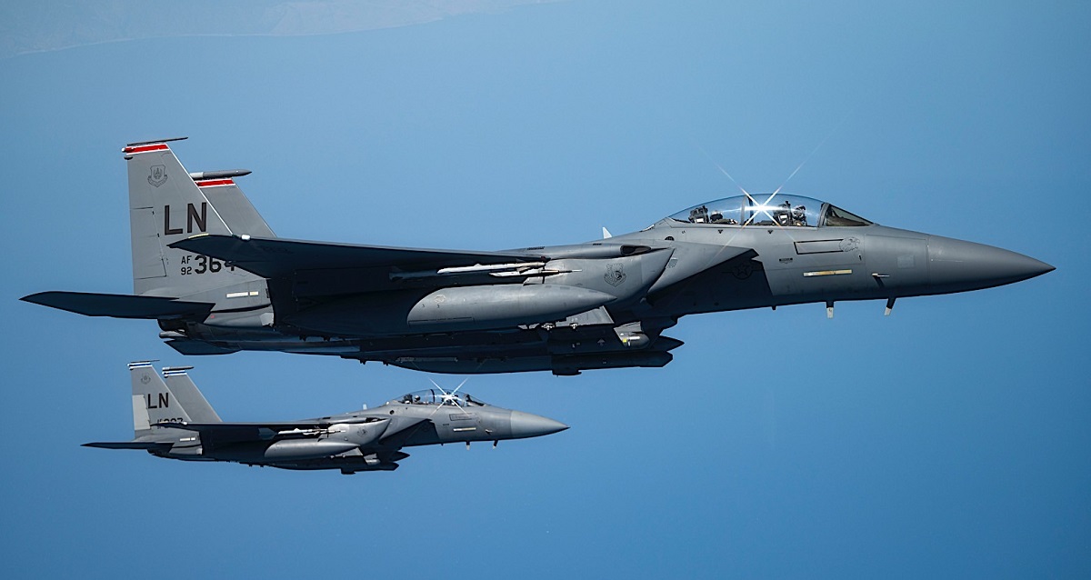 Kongres może uniemożliwić amerykańskim siłom powietrznym wycofanie 119 myśliwców czwartej generacji F-15E Strike Eagle pomimo zaoszczędzenia 2,9 mld USD.